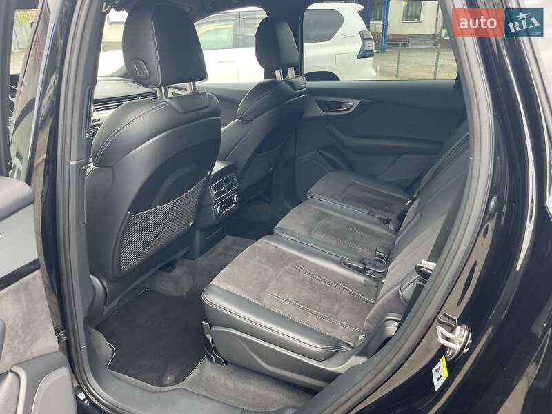 Позашляховик / Кросовер Audi Q7 2017 в Чернівцях