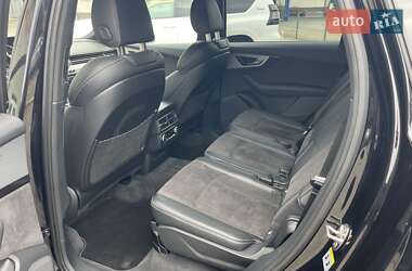 Позашляховик / Кросовер Audi Q7 2017 в 