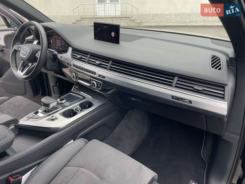 Позашляховик / Кросовер Audi Q7 2017 в Чернівцях
