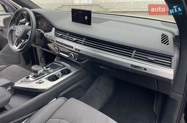 Позашляховик / Кросовер Audi Q7 2017 в 