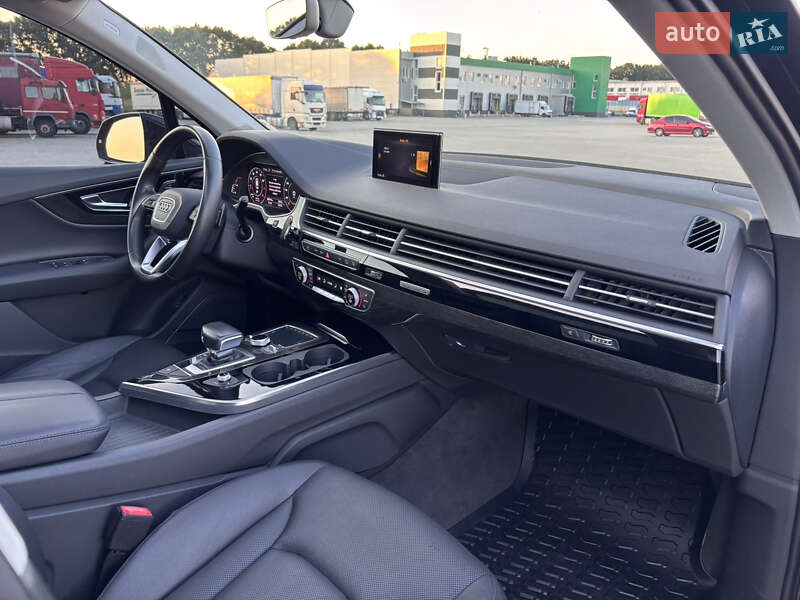 Внедорожник / Кроссовер Audi Q7 2017 в Черкассах
