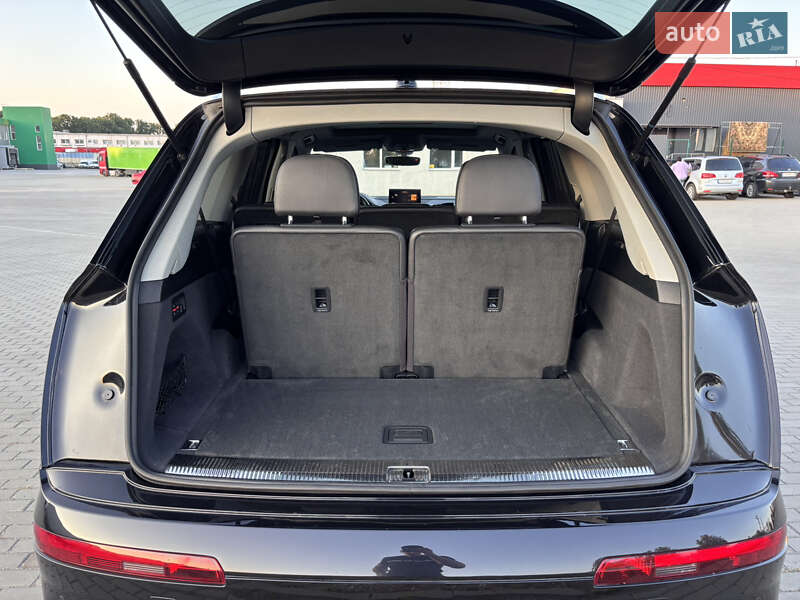 Внедорожник / Кроссовер Audi Q7 2017 в Черкассах
