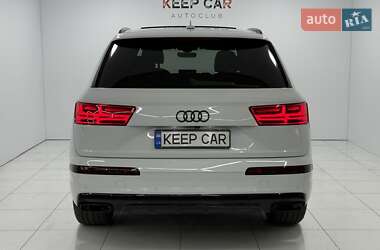 Позашляховик / Кросовер Audi Q7 2018 в 