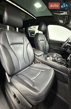 Позашляховик / Кросовер Audi Q7 2018 в 