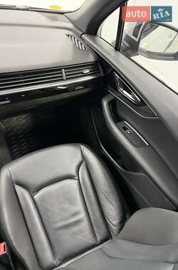 Позашляховик / Кросовер Audi Q7 2018 в 
