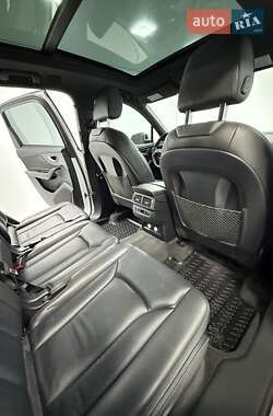 Позашляховик / Кросовер Audi Q7 2018 в 