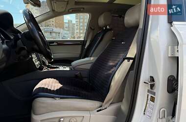Позашляховик / Кросовер Audi Q7 2013 в 