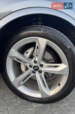 Позашляховик / Кросовер Audi Q7 2018 в 