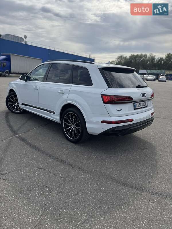 Позашляховик / Кросовер Audi Q7 2021 в Києві