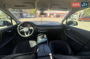 Позашляховик / Кросовер Audi Q7 2015 в 