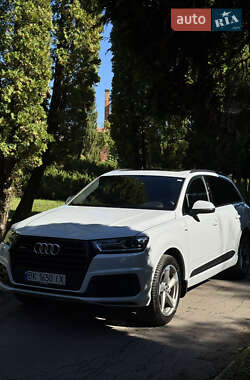 Внедорожник / Кроссовер Audi Q7 2017 в 