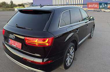 Позашляховик / Кросовер Audi Q7 2016 в 