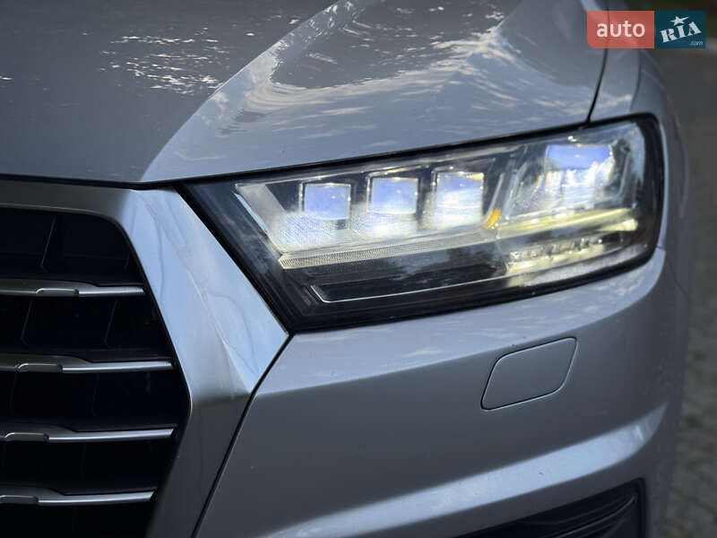 Позашляховик / Кросовер Audi Q7 2016 в Чернівцях