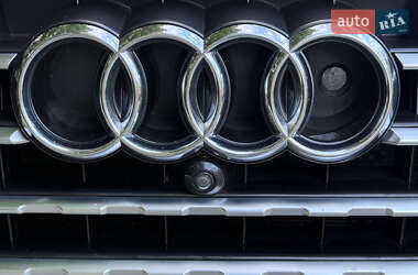 Внедорожник / Кроссовер Audi Q7 2016 в 