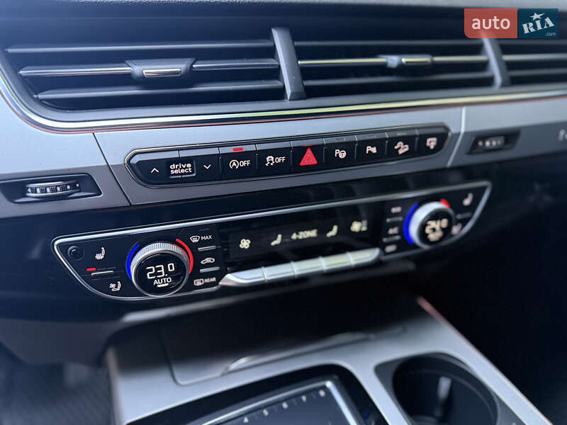 Позашляховик / Кросовер Audi Q7 2016 в Чернівцях