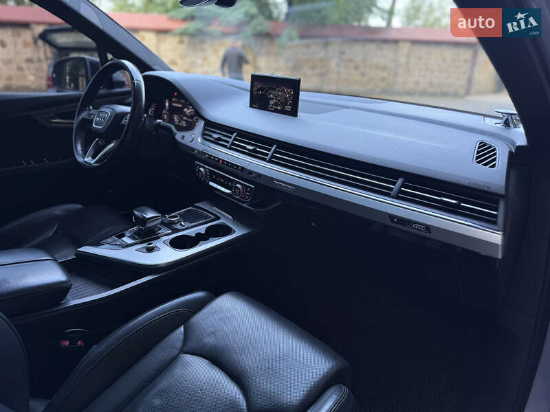 Позашляховик / Кросовер Audi Q7 2016 в Чернівцях