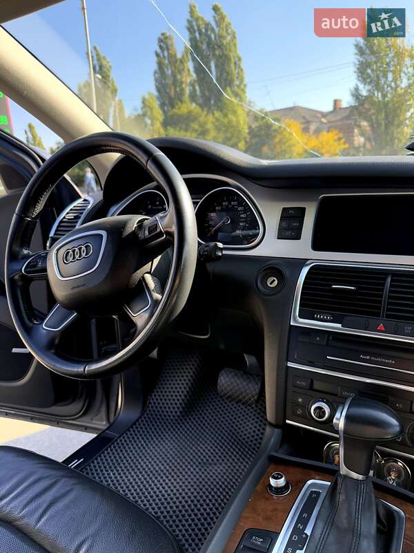 Внедорожник / Кроссовер Audi Q7 2013 в Сумах