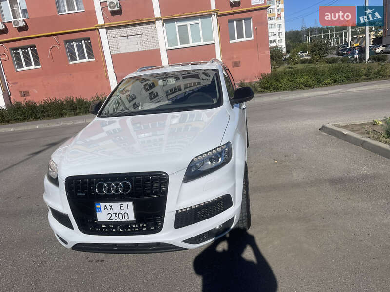 Позашляховик / Кросовер Audi Q7 2012 в 