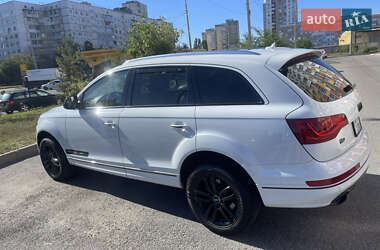 Позашляховик / Кросовер Audi Q7 2012 в 