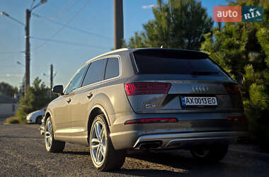 Позашляховик / Кросовер Audi Q7 2017 в 