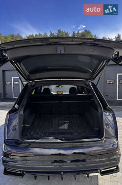 Позашляховик / Кросовер Audi Q7 2018 в 