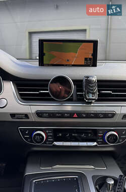 Позашляховик / Кросовер Audi Q7 2018 в 