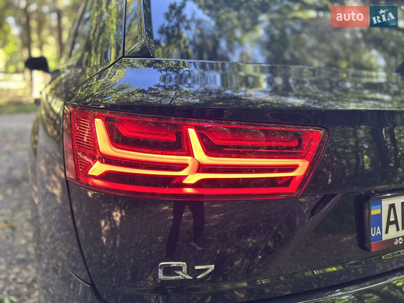 Позашляховик / Кросовер Audi Q7 2016 в Вінниці