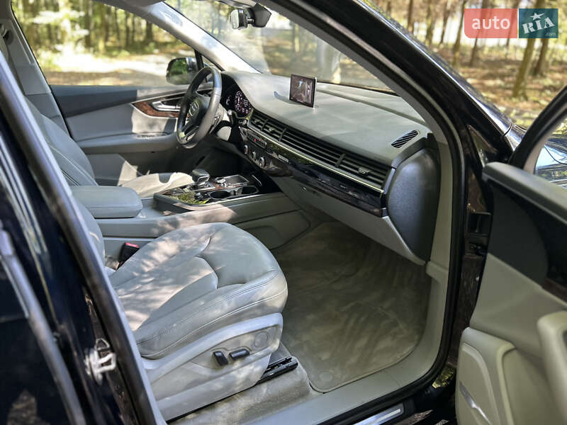 Позашляховик / Кросовер Audi Q7 2016 в Вінниці