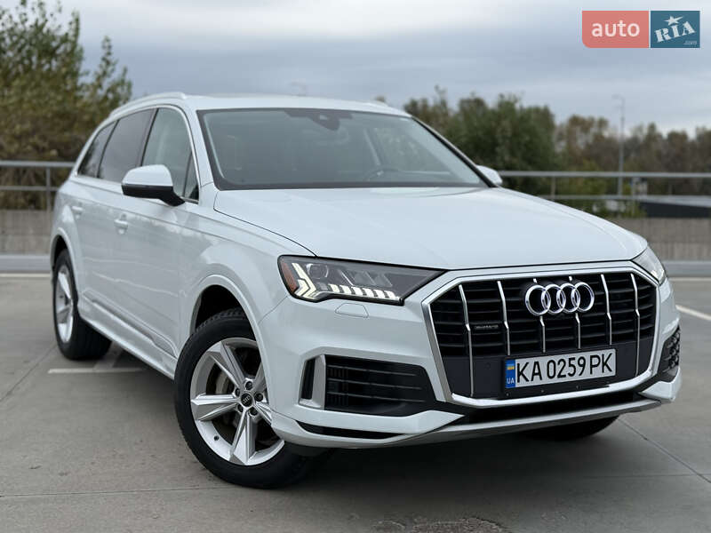 Позашляховик / Кросовер Audi Q7 2023 в 
