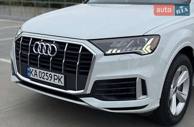 Позашляховик / Кросовер Audi Q7 2023 в 