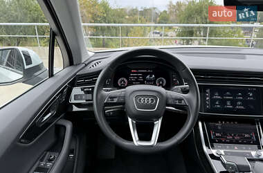 Позашляховик / Кросовер Audi Q7 2023 в 