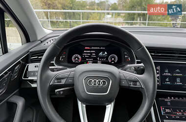 Позашляховик / Кросовер Audi Q7 2023 в 