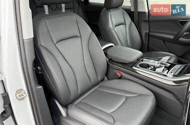 Позашляховик / Кросовер Audi Q7 2023 в 