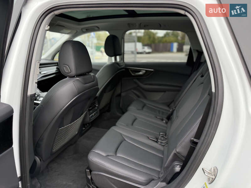 Позашляховик / Кросовер Audi Q7 2023 в Києві