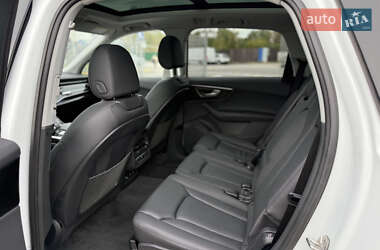 Позашляховик / Кросовер Audi Q7 2023 в 