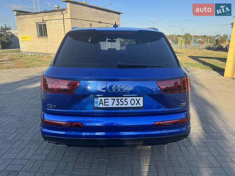 Внедорожник / Кроссовер Audi Q7 2016 в Синельниково