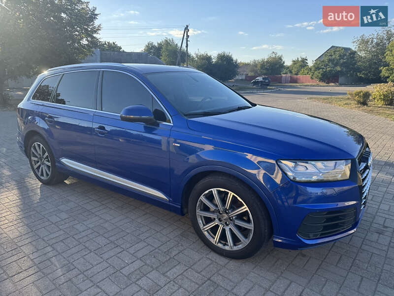 Внедорожник / Кроссовер Audi Q7 2016 в Синельниково