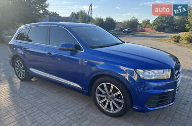 Позашляховик / Кросовер Audi Q7 2016 в 