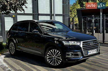 Внедорожник / Кроссовер Audi Q7 2016 в 