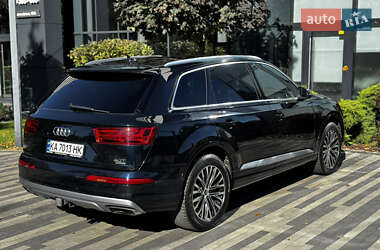 Внедорожник / Кроссовер Audi Q7 2016 в 