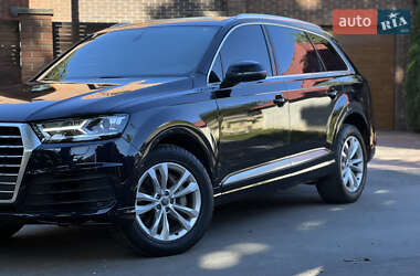 Внедорожник / Кроссовер Audi Q7 2017 в 