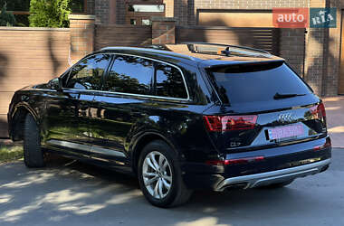 Внедорожник / Кроссовер Audi Q7 2017 в 
