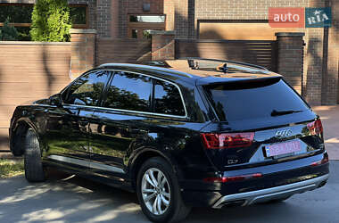 Внедорожник / Кроссовер Audi Q7 2017 в 