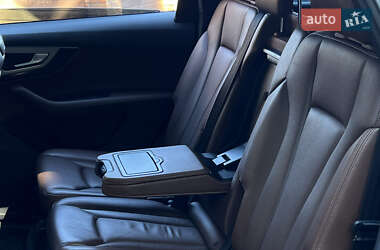 Внедорожник / Кроссовер Audi Q7 2017 в 