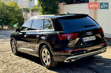 Позашляховик / Кросовер Audi Q7 2016 в 