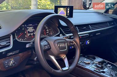 Позашляховик / Кросовер Audi Q7 2016 в 