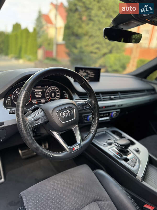 Внедорожник / Кроссовер Audi Q7 2017 в Киеве