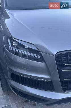 Позашляховик / Кросовер Audi Q7 2013 в 