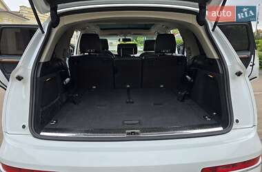 Внедорожник / Кроссовер Audi Q7 2015 в 