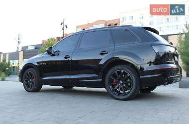 Позашляховик / Кросовер Audi Q7 2016 в 